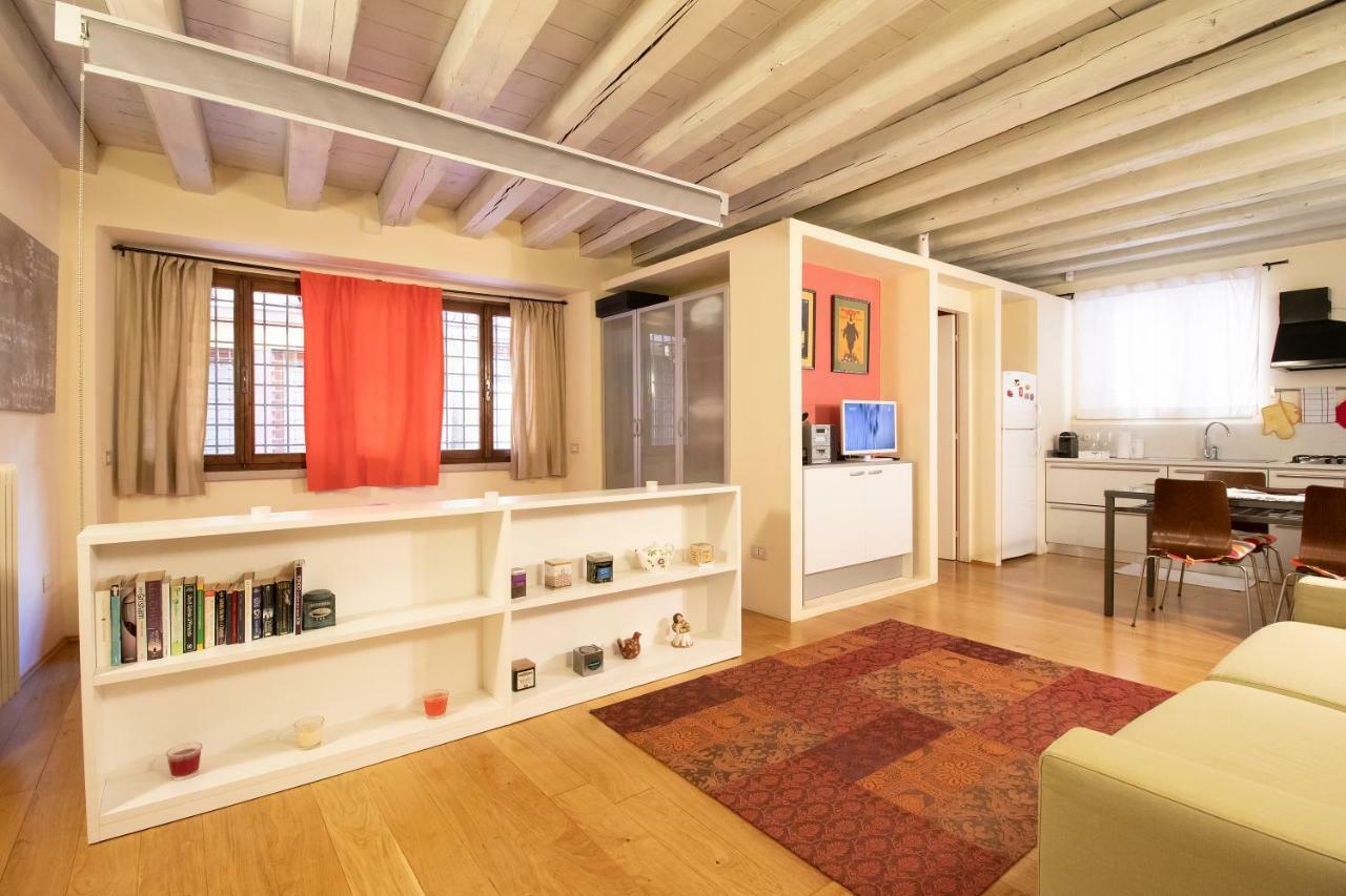 Lovely Apartment Sottoriva Verona Bagian luar foto