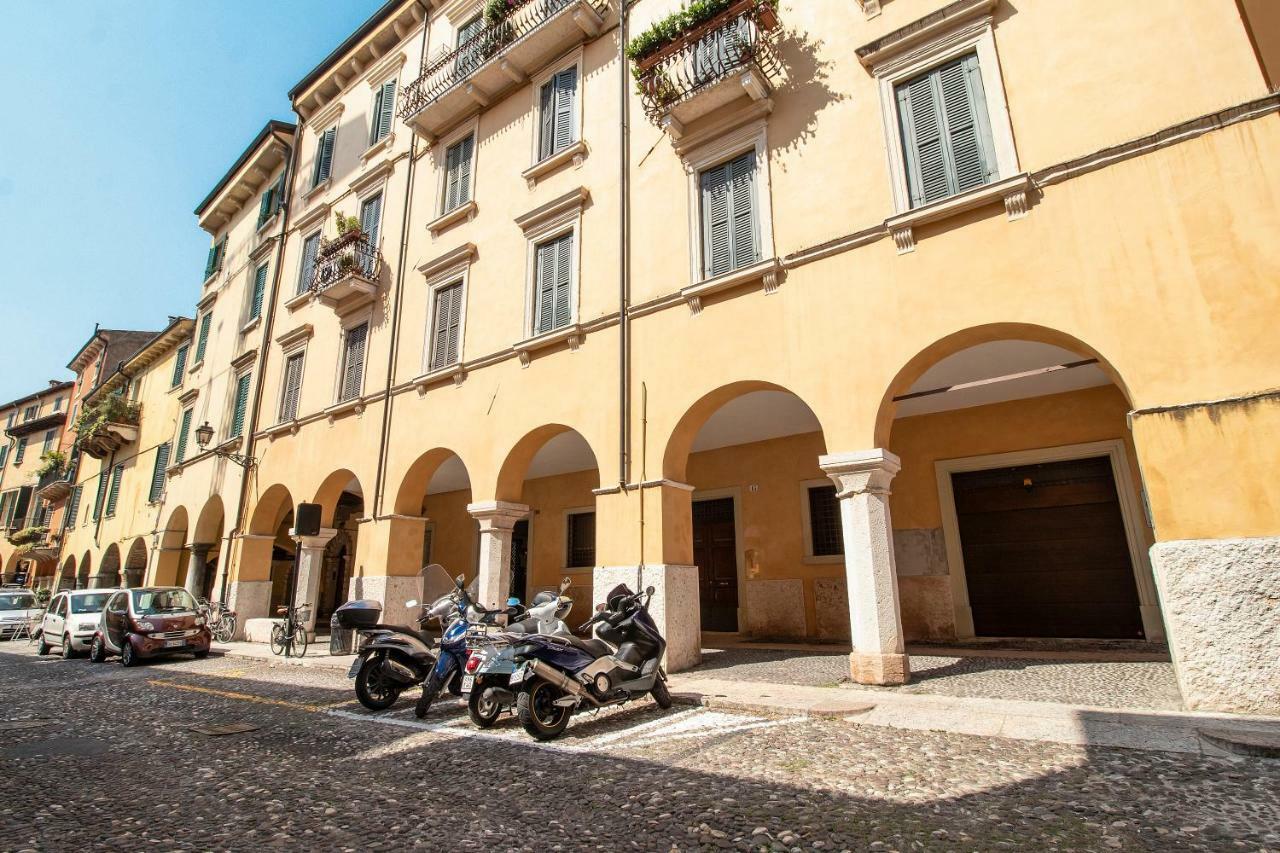 Lovely Apartment Sottoriva Verona Bagian luar foto