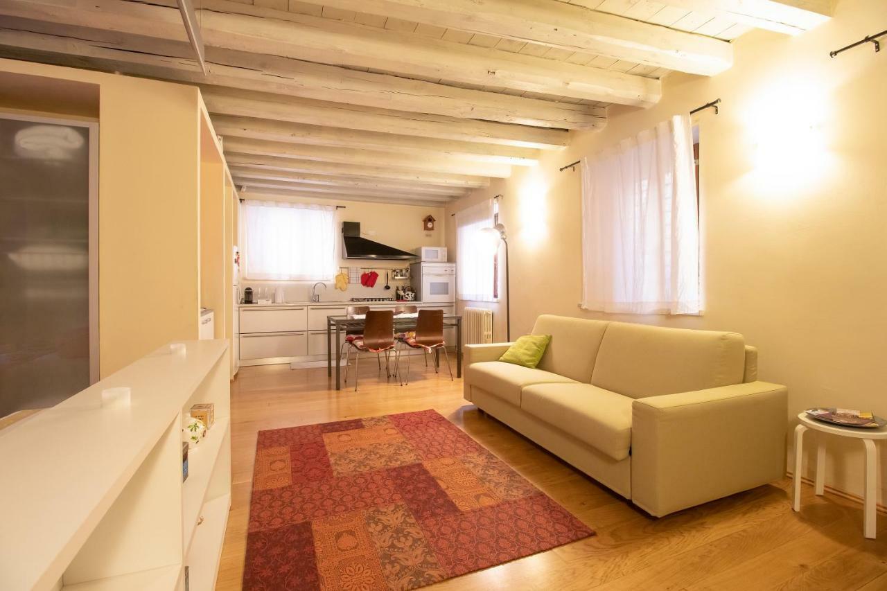 Lovely Apartment Sottoriva Verona Bagian luar foto