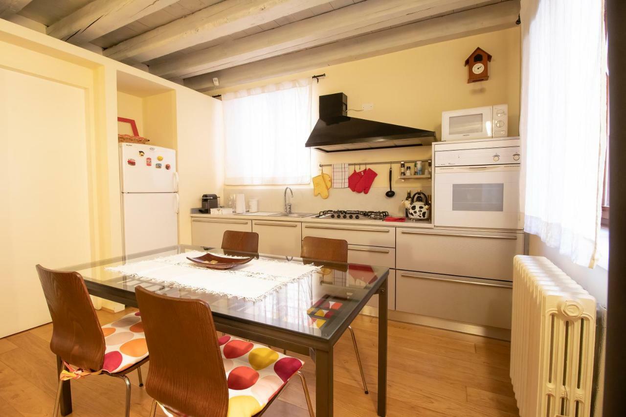 Lovely Apartment Sottoriva Verona Bagian luar foto