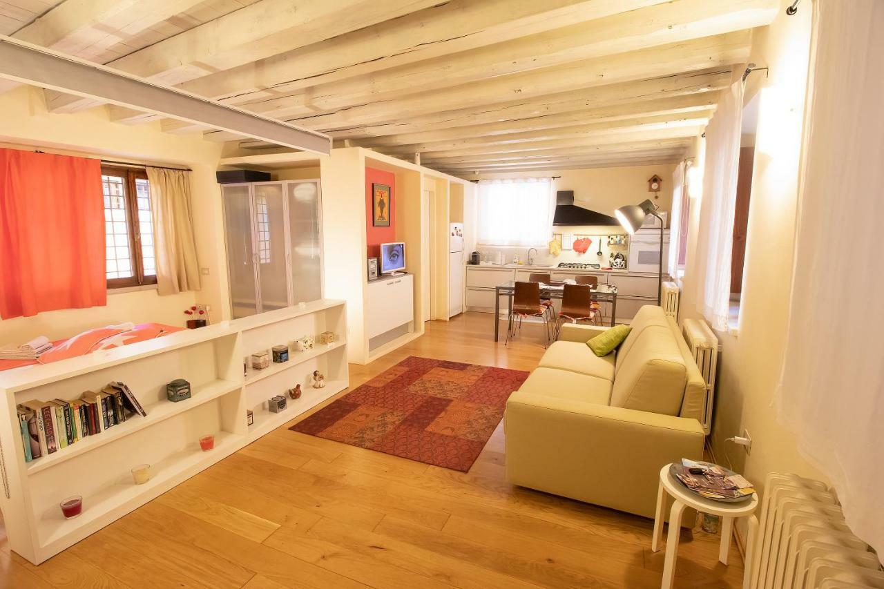 Lovely Apartment Sottoriva Verona Bagian luar foto
